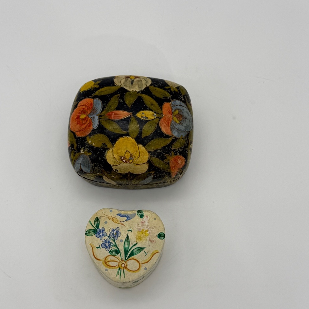 Hand Painted Paper Mache Lacquer Trinket Boxes Lot Of 2 Sara’s Imports #882-A